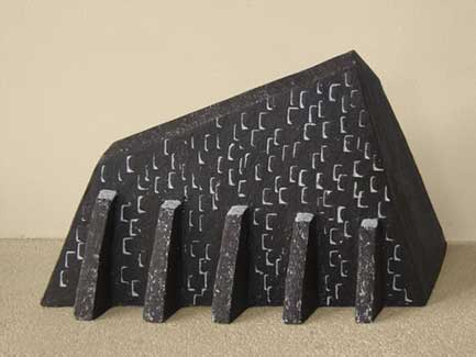 Fabriek met steunberen van Janneke Makkink