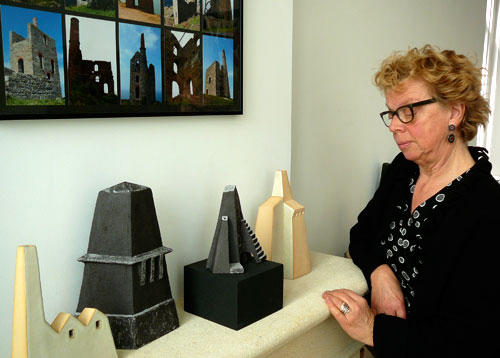 Janneke makkink bij haar keramiek